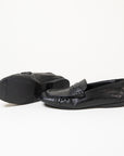 Mocassins KENDAL Montana Nero — Patte découpée et fronces sur l'avant du pied