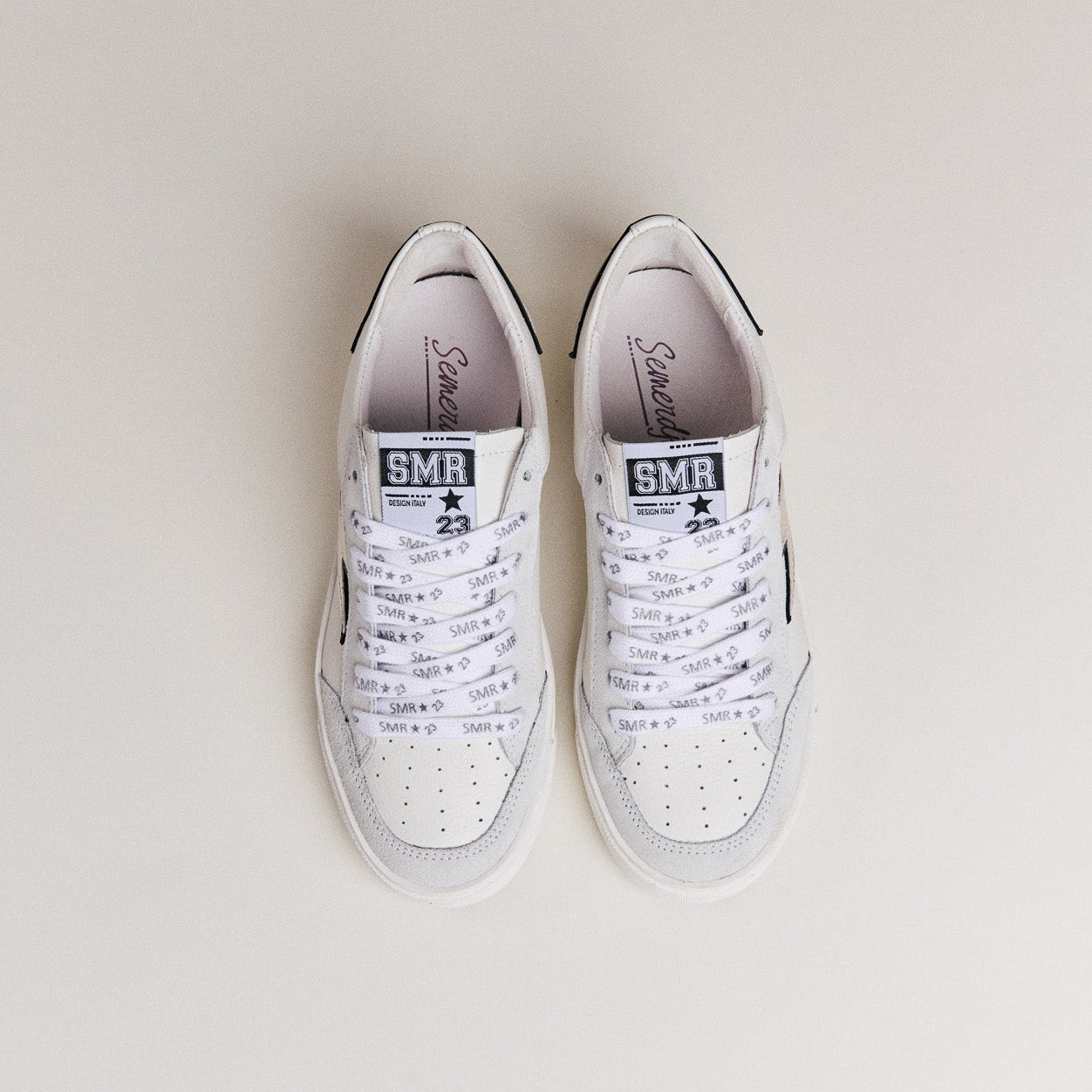 Paire de sneakers Noubar D607 blanc et argent tendance pour femme