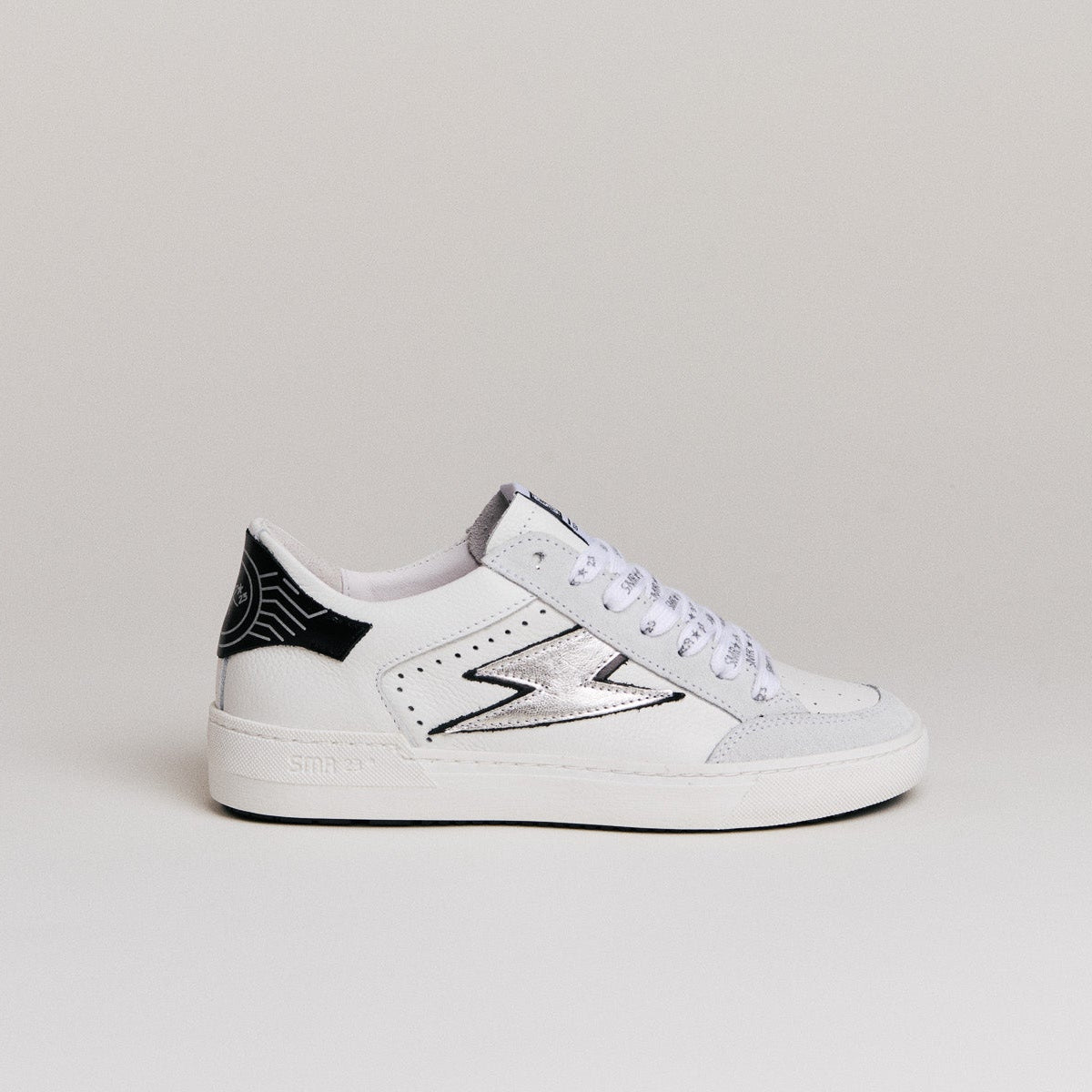 Sneakers Semerdjian Noubar D607 en cuir blanc, éclair argent et détail noir