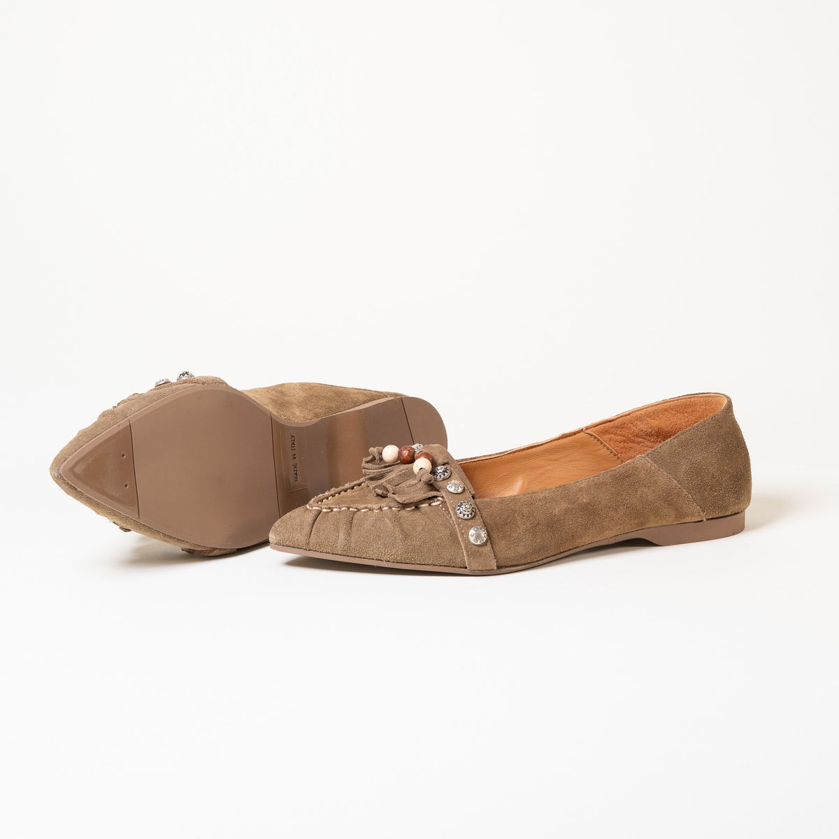 Mocassins VOGUE 01 Camoscio Visone — Frange, perles de bois, clous métal décoratifs et bout pointu